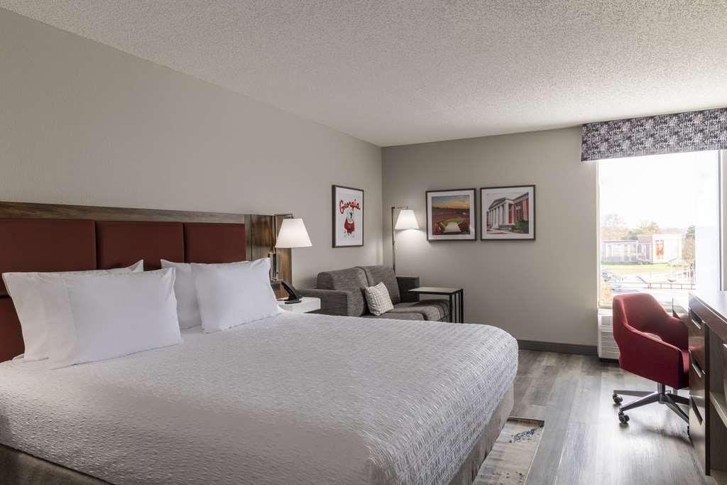 Hampton Inn Athens Room photo